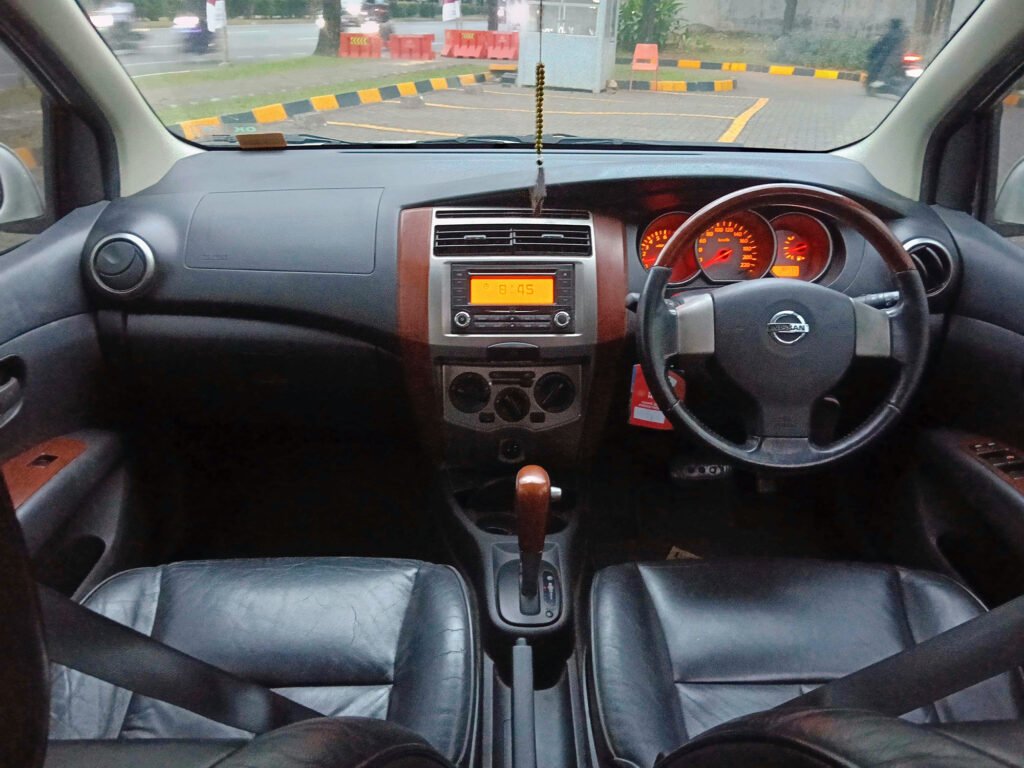 Nissan Grand Livina XV 1.5 Ultimate 2013 AT